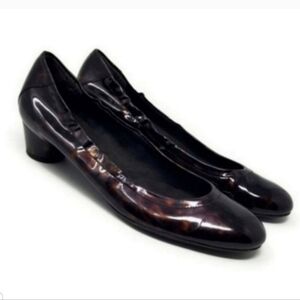 Stuart Weitzman Tortoise Shell Patent Leather Scrunch Low Heel Pump 7 N